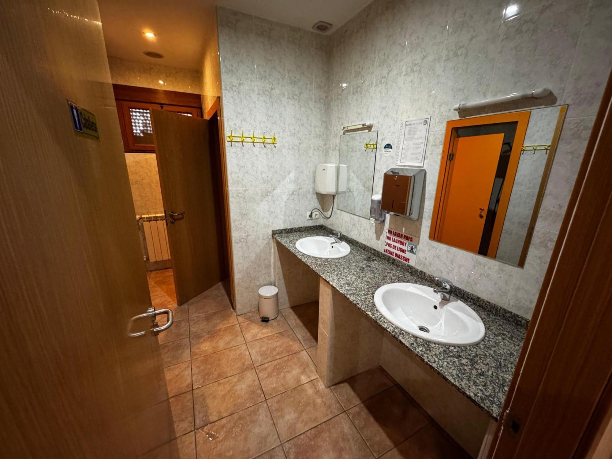 Albergue De Peregrino Cruz De Fierro Foncebadon Ngoại thất bức ảnh